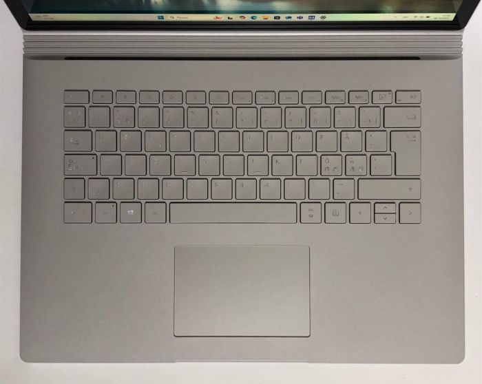 Ігровий ультрабук-трансформер Microsoft Surface Book 2 / 15.0" (3240x2160) IPS Touch / Intel Core i7-8650U (4 (8) ядра по 1.9 - 4.2 GHz) / 16 GB DDR3 / 256 GB SSD NVMe / nVidia GeForce GTX 1060, 6 GB GDDR5, 192-bit / WebCam / Win 11 Pro б/в - зображення 9