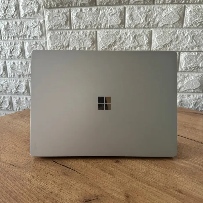 Ультрабук Б-клас Microsoft Surface Laptop / 13.5" (2256x1504) IPS Touch / Intel Core i5-7300U (2 (4) ядра по 2.6 - 3.5 GHz) / 8 GB DDR4 / 128 GB SSD / Intel HD Graphics 620 / WebCam б/в - зображення 3