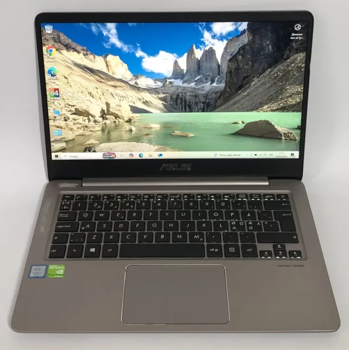 Ультрабук Б-клас Asus ZenBook UX430U / 14" (1920x1080) IPS / Intel Core i7-7500U (2 (4) ядра по 2.7 - 3.5 GHz) / 16 GB DDR4 / 512 GB SSD / nVidia GeForce 940MX, 2 GB DDR3, 64-bit / WebCam / Win 10 Home б/в - зображення 2