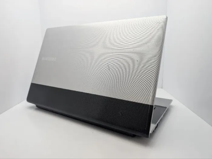 Ноутбук Samsung RV720 / 17.3" (1600x900) TN / Intel Core i5-2410M (2 (4) ядра по 2.3 - 2.9 GHz) / 6 GB DDR3 / 1000 GB HDD / Intel HD Graphics 3000 / WebCam б/в - зображення 8