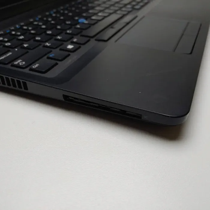 Ігровий ноутбук Dell Precision 3510 / 15.6" (1920x1080) IPS / Intel Core i7-6820HQ (4 (8) ядра по 2.7 - 3.6 GHz) / 8 GB DDR4 / 250 GB SSD / AMD Radeon R9 M360, 2 GB GDDR5, 128-bit / WebCam / Win 10 Pro  б/в - зображення 8