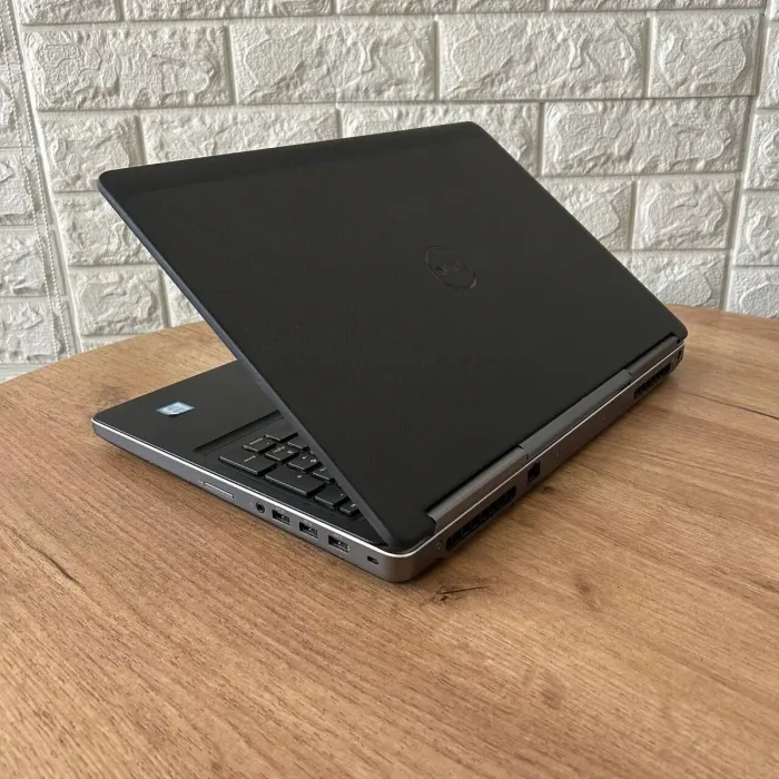 Мобільна робоча станція Б-клас Dell Precision 7520 / 15.6" (1920x1080) TN / Intel Xeon E3-1535M v6 (4 (8) ядра по 3.1 - 4.2 GHz) / 16 GB DDR4 / 128 GB SSD M.2 + 500 GB HDD / AMD Radeon Pro WX 4130, 2 GB GDDR5, 128-bit / WebCam б/в - зображення 6