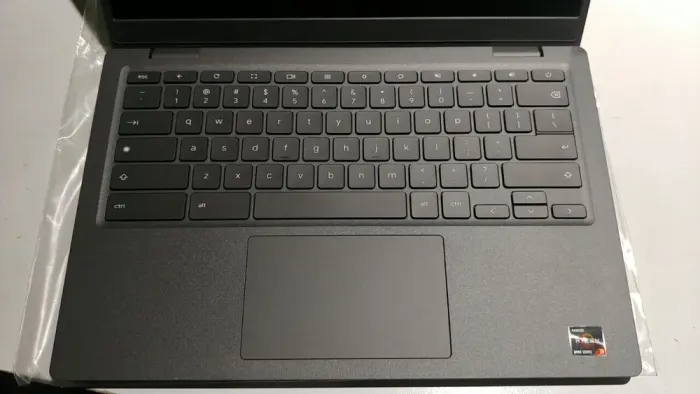 Ультрабук Dell Latitude 3445 / 14" (1920x1080) IPS / AMD Ryzen 3 7320C (4 (8) ядра по 2.4 - 4.1 GHz) / 8 GB DDR4 / 256 GB SSD / AMD Radeon 610M / WebCam / ChromeOS б/в - зображення 4