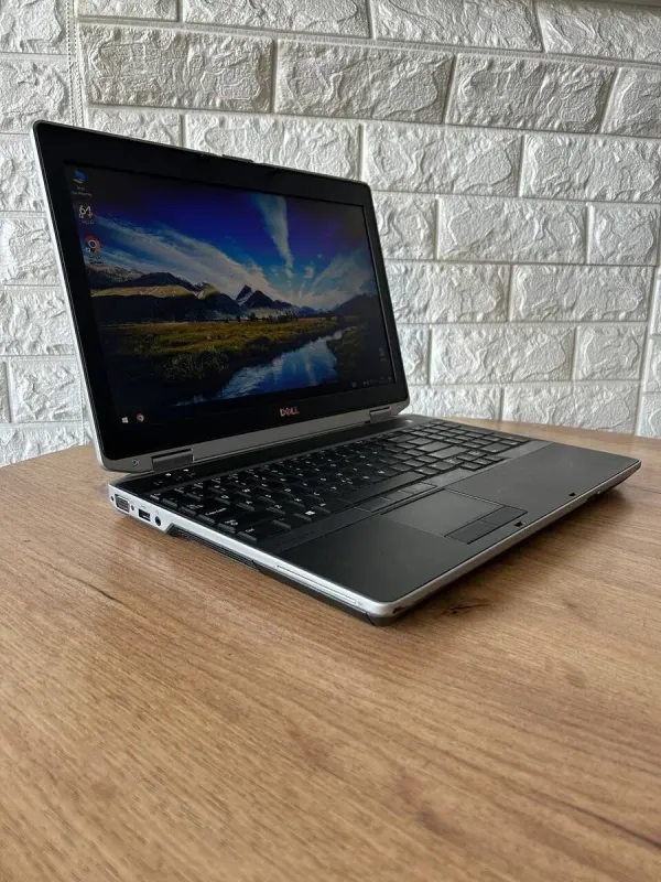 Ноутбук Б-клас Dell Latitude E6530 / 15.6" (1366x768) TN / Intel Core i5-3210M (2 (4) ядра по 2.5 - 3.1 GHz) / 4 GB DDR3 / 500 GB HDD / Intel HD Graphics 4000 б/в - зображення 4