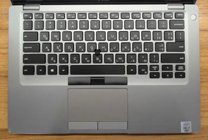 Ультрабук Б-клас Dell Latitude 5411 / 14" (1920x1080) IPS / Intel Core i7-10850H (6 (12) ядер по 2.7 - 5.1 GHz) / 16 GB DDR4 / 256 GB SSD / Intel UHD Graphics / WebCam / Windows 10 б/в - зображення 4