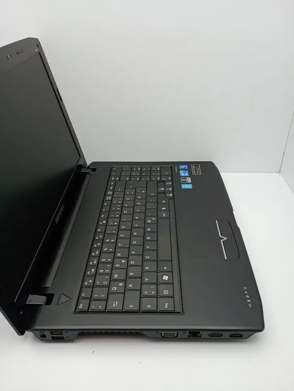 Ноутбук Acer Medion / 15.6" (1366x768) TN / Intel Core i3-370M (2 (4) ядра по 2.4 GHz) / 6 GB DDR3 / 320 GB HDD / Intel HD Graphics / WebCam б/в - зображення 3