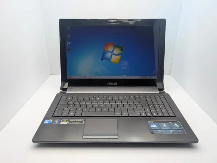Ноутбук Asus N53Jn / 15.6" (1366x768) TN / Intel Core i5-450M (2 (4) ядра по 2.4 - 2.66 GHz) / 6 GB DDR3 / 500 GB HDD / nVidia GeForce GT 335M, 1 GB DDR3, 128-bit / WebCam б/в - зображення 2