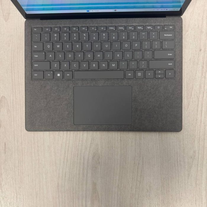 Ультрабук Б-клас Microsoft Surface Laptop 4 / 13.5" (2256x1504) IPS / AMD Ryzen 5 4680U (6 (12) ядер по 2.2 - 4.0 GHz) / 16 GB DDR4 / 256 GB SSD / AMD Radeon RX Vega 7 Graphics / WebCam б/в - изображение 4