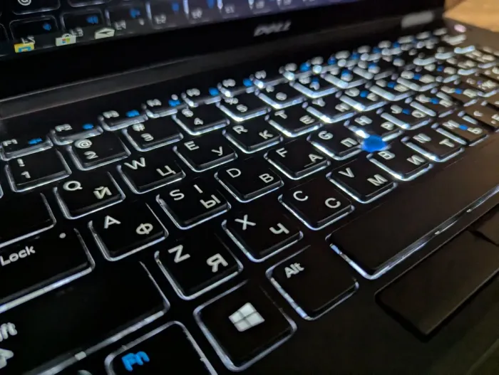 Ультрабук Dell Latitude E7470 / 14" (2560x1440) IPS Touch / Intel Core i5-6300U (2 (4) ядра по 2.4 - 3.0 GHz) / 8 GB DDR4 / 256 GB SSD / Intel HD Graphics 520 / WebCam / Windows 10 б/в - зображення 6