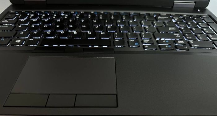 Мобільна робоча станція Б-клас Dell Precision 7540 / 15.6" (1920x1080) TN / Intel Core i9-9880H (8 (16) ядер по 2.3 - 4.8 GHz) / 32 GB DDR4 / 256 GB SSD + 256 GB SSD / nVidia Quadro T2000, 4 GB GDDR5, 128-bit / WebCam / Win 11 Pro б/в - зображення 8