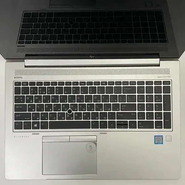 Ультрабук Б-клас HP EliteBook 850 G5 / 15.6" (1920x1080) IPS Touch / Intel Core i5-8350U (4 (8) ядра по 1.7 - 3.6 GHz) / 16 GB DDR4 / 256 GB SSD / Intel UHD Graphics 620 / WebCam / TouchID б/в - зображення 4