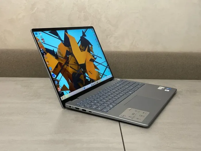 Ультрабук Dell Inspiron 16 5640 / 16" (1920x1200) IPS Touch / Intel Core Ultra 7 150U (10 (12) ядер по 1.2 - 5.4 GHz) / 16 GB DDR5 / 1000 GB SSD M.2 / Intel Graphics / WebCam б/в - зображення 4