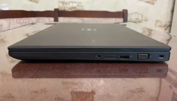 Робоча станція Dell Precision 3530 / 15.6" (1920x1080) IPS / Intel Core i7-8850H (6 (12) ядра по 2.6 - 4.3 GHz) / 16 GB DDR4 / 256 GB SSD / nVidia Quadro P600, 4 GB GDDR5, 128-bit / WebCam б/в - зображення 7