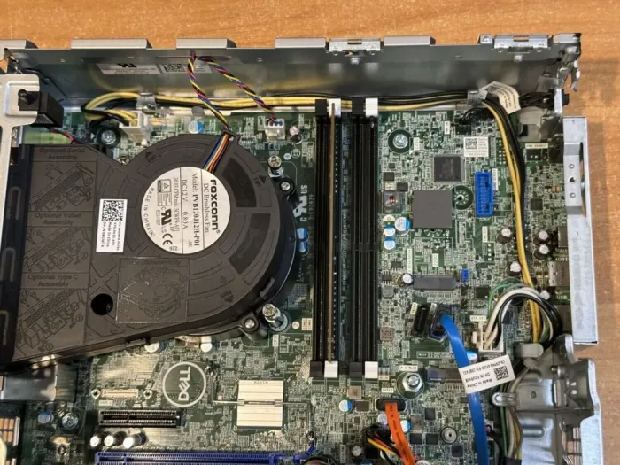 Комп'ютер Dell OptiPlex 7070 SFF / Intel Core i5-9500 (6 ядер по 3.0 - 4.4 GHz) / 8 GB DDR4 / 120 GB SSD / Intel UHD Graphics 630 / 200W / DisplayPort б/в - зображення 7