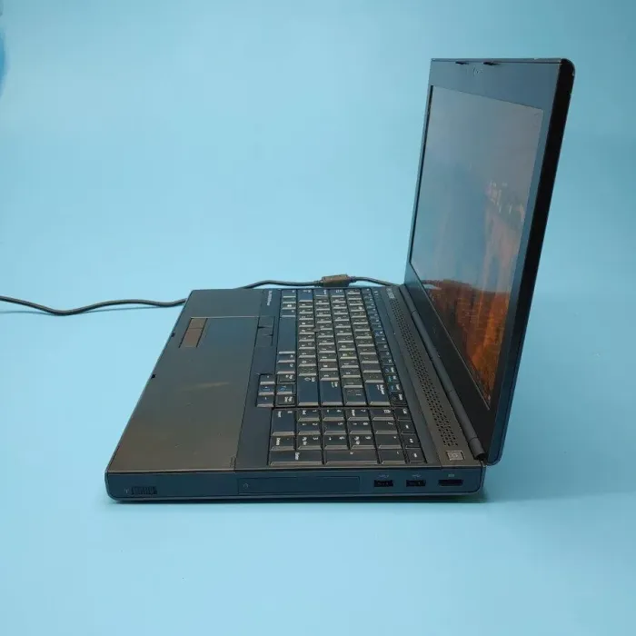 Мобільна робоча станція Б-клас Dell Precision M4800 / 15.6" (1920x1080) TN / Intel Core i7-4800MQ (4 (8) ядра по 2.7 - 3.7 GHz) / 16 GB DDR3 / 512 GB SSD / nVidia Quadro K2100M, 2 GB GDDR5, 128-bit / DVD-ROM / WebCam / Win 10 Pro б/в - зображення 5