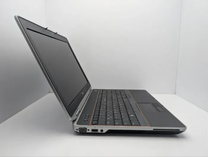 Ноутбук Б-клас Dell Latitude E6520 / 15.6" (1920x1080) IPS / Intel Core i7-2760QM (4 (8) ядра по 2.4 - 3.5 GHz) / 8 GB DDR3 / 1000 GB HDD / nVidia NVS 4200M, 512 MB GDDR3, 64-bit / WebCam б/в - зображення 4