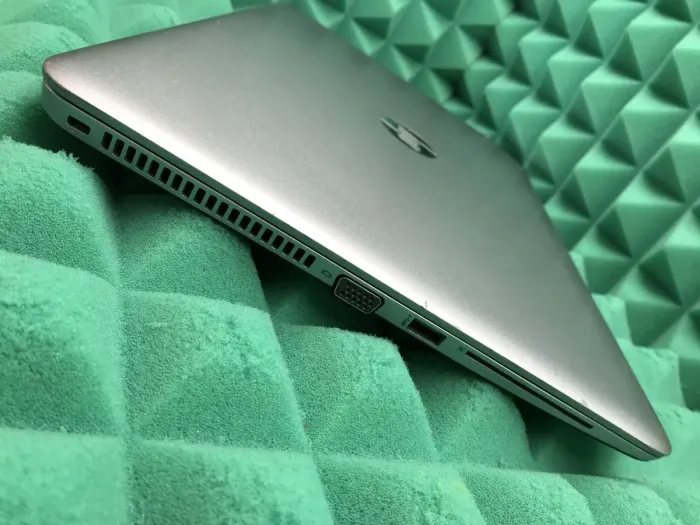 Ноутбук HP EliteBook 850 G3 / 15.6" (1920x1080) TN / Intel Core i5-6200U (2 (4) ядра по 2.3 - 2.8 GHz) / 8 GB DDR4 / 128 GB SSD M.2 + 1000 GB HDD / Intel HD Graphics 520 / WebCam / Fingerprint / DisplayPort б/в - зображення 6