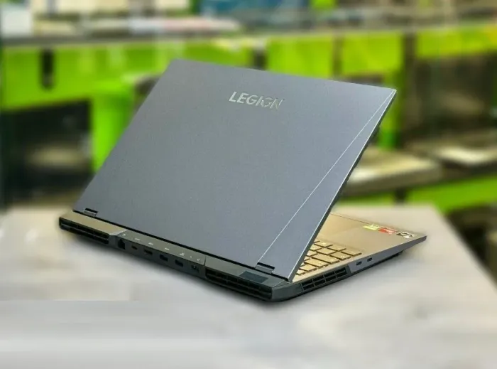 Ігровий ноутбук Lenovo Legion 5 Pro 16ARH7H / 16" (2560x1600) IPS / AMD Ryzen 7 6800H (8 (16) ядер по 3.2 - 4.7 GHz) / 16 GB DDR5 / 1000 GB SSD M.2 / nVidia GeForce RTX 3070 Ti, 8 GB GDDR6, 256-bit / WebCam / Win 11 Home б/в - зображення 5