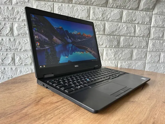 Ноутбук Dell Latitude E5580 / 15.6" (1920x1080) IPS / Intel Core i5-6300U (2 (4) ядра по 2.4-3 GHz) / 8 GB DDR4 / 256 GB SSD / Intel HD Graphics 620 / WebCam / HDMI б/в - зображення 5