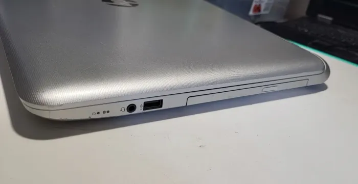 Ноутбук Б-клас HP Pavilion 17 / 17.3" (1600x900) TN / AMD A4-6210 (4 ядра по 1.8 GHz) / 8 GB DDR3 / 120 GB SSD / AMD Radeon R3 Graphics / WebCam / АКБ немає б/в - зображення 3