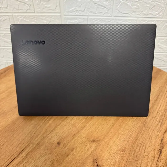 Ноутбук Lenovo V130-15IGM / 15.6" (1366x768) TN / Intel Celeron N4000 (2 ядра по 1.1 - 2.6 GHz) / 4 GB DDR4 / 120 GB SSD / Intel UHD Graphics 600 / WebCam б/в - зображення 3