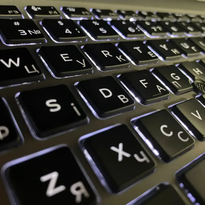 Ультрабук Б-клас Dell Latitude 5511 / 15.6" (1920x1080) IPS / Intel Core i5-10400H (4 (8) ядра по 2.6 - 4.6 GHz) / 16 GB DDR4 / 500 GB SSD / nVidia GeForce MX250, 2 GB GDDR5, 64-bit / WebCam / HDMI б/в - зображення 7