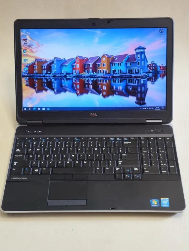 Ноутбук Dell Latitude E6540 / 15.6" (1920x1080) TN / Intel Core i5-4300M (2 (4) ядра по 2.6 - 3.3 GHz) / 8 GB DDR3 / 256 GB SSD / Intel HD Graphics 4600 / WebCam / DVD-ROM б/в - зображення 2