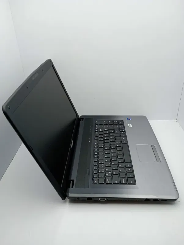 Ноутбук Acer Medion E7222 / 17.3" (1600x900) TN / Intel Core i5-2540M (2 (4) ядра по 2.6 - 3.3 GHz) / 6 GB DDR3 / 120 GB SSD + 500 GB HDD / Intel HD Graphics 3000 / WebCam / АКБ не тримає б/в - зображення 5