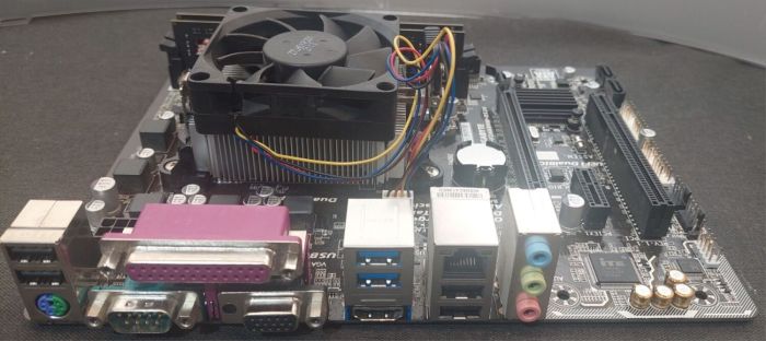 Комплект: Материнська плата Gigabyte GA-F2A68HM-DS2H / FM2+ / AMD A8-7600 (4 ядра по 3.1 - 3.8 GHz) / 16 GB DDR3 / AMD Radeon R7 Graphics + Кулер б/в - зображення 3