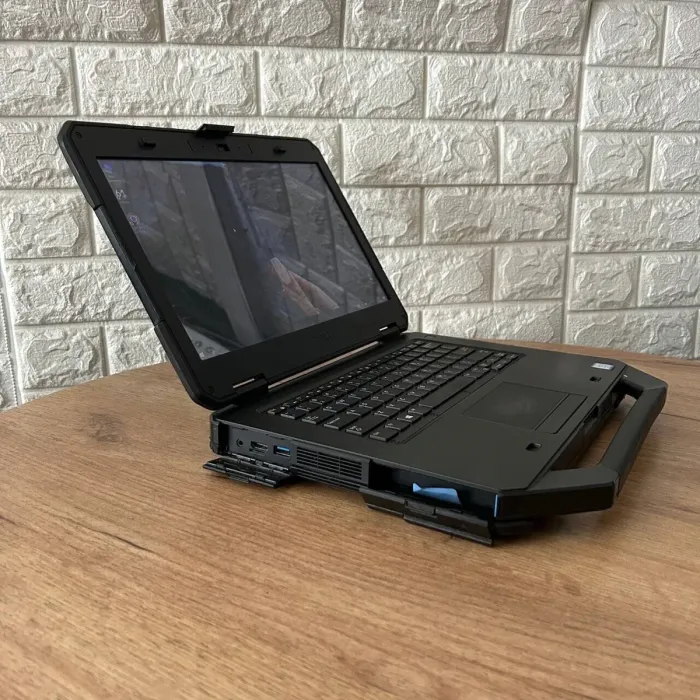 Захищений ноутбук Б-клас Dell Latitude 5414 Rugged / 14" (1366x768) TN / Intel Core i5-6300U (2 (4) ядра по 2.4 - 3.0 GHz) / 8 GB DDR4 / 256 GB SSD / Intel HD Graphics 520 / WebCam б/в - зображення 4