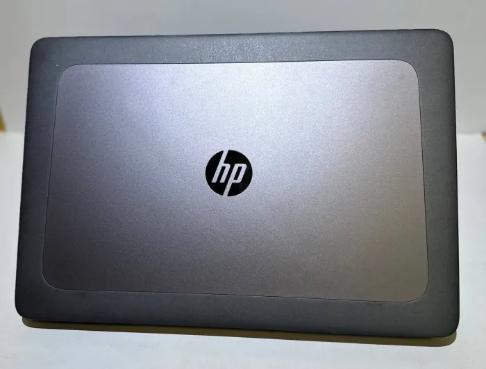 Ноутбук Б-клас HP ZBook 15 G4 / 15.6" (1920x1080) TN / Intel Core i7-7820HQ (4 (8) ядра по 2.9 - 3.9 GHz) / 16 GB DDR4 / 512 GB SSD / Intel HD Graphics 630 / WebCam / Win 11 Pro б/в - зображення 3