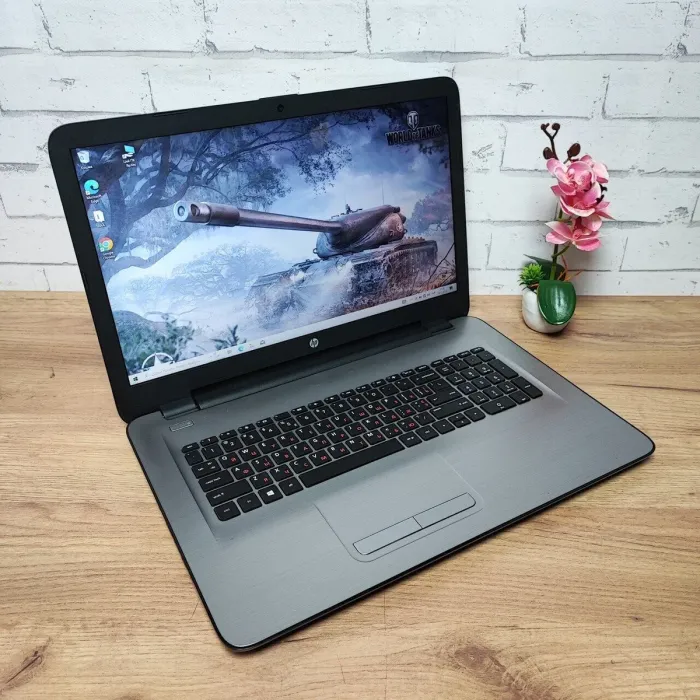Ноутбук Б-клас HP 17-y020nd / 17.3" (1600x900) TN / AMD A8-7410 (4 ядра по 2.2 - 2.5 GHz) / 8 GB DDR3 / 256 GB SSD / AMD Radeon R5 Graphics / WebCam / DVD-ROM б/в - зображення 3