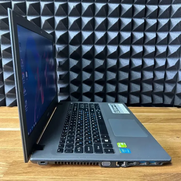 Ноутбук Б-клас Acer Aspire E5-573 / 15.6" (1366x768) TN / Intel Core i7-5500U (2 (4) ядра по 2.4 - 3.0 GHz) / 8 GB DDR3 / 256 GB SSD / nVidia GeForce 920M, 4 GB GDDR3, 64-bit / WebCam б/в - зображення 4