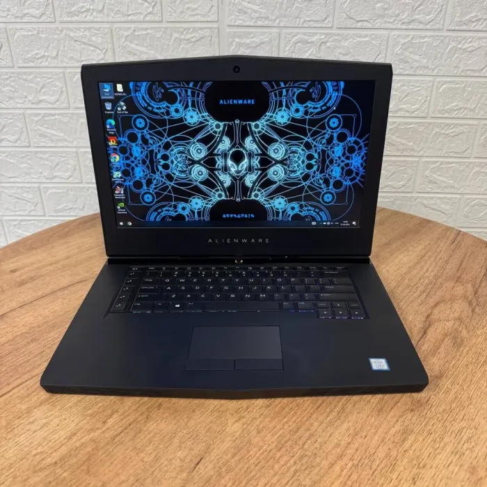 Ігровий ноутбук Б-клас Dell Alienware 15 R4 / 15.6" (1920x1080) IPS / Intel Core i7-8750H (6 (12) ядра по 2.2 - 4.1 GHz) / 16 GB DDR4 / 512 GB SSD / nVidia GeForce GTX 1080 Max-Q, 8 GB GDDR5X, 256-bit / WebCam б/в - зображення 2