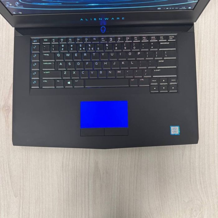 Ігровий ноутбук Б-клас Dell Alienware 15 R3 / 15.6" (1920x1080) IPS / Intel Core i7-7700HQ (4 (8) ядра по 2.8 - 3.8 GHz) / 16 GB DDR4 / 128 GB SSD M.2 + 1000 GB HDD / nVidia GeForce GTX 1060, 6 GB GDDR5, 192-bit / WebCam б/в - зображення 7