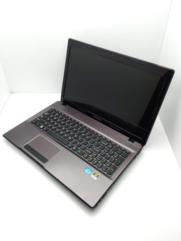 Ноутбук Lenovo IdeaPad Z570 / 15.6" (1366x768) TN / Intel Core i3-2330M (2 (4) ядра по 2.2 GHz) / 6 GB DDR3 / 500 GB HDD / nVidia GeForce GT 540M, 1 GB GDDR3, 64-bit / WebCam б/в - зображення 5