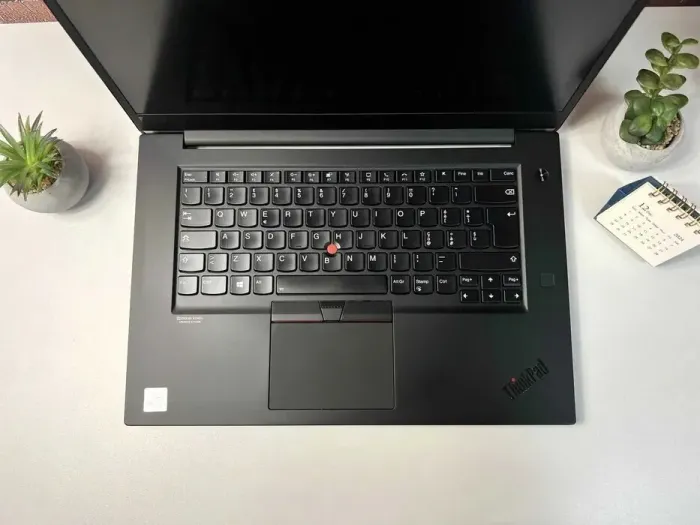 Мобільна робоча станція Lenovo ThinkPad P1 Gen 3 / 15.6" (1920x1080) IPS / Intel Core i7-10850H (6 (12) ядер по 2.7 - 5.1 GHz) / 16 GB DDR4 / 512 GB SSD M.2 / nVidia Quadro T2000, 4 GB GDDR5, 128-bit / WebCam / Win 10 Pro б/в - зображення 3