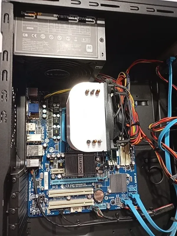 ПК Б-клас Gigabyte GA-MA74GM Tower / AMD Athlon II X2 250 (2 ядра по 3.0 GHz) / 4 GB DDR2 / 128 GB SSD / AMD 740G Graphics / 350W б/в - зображення 8