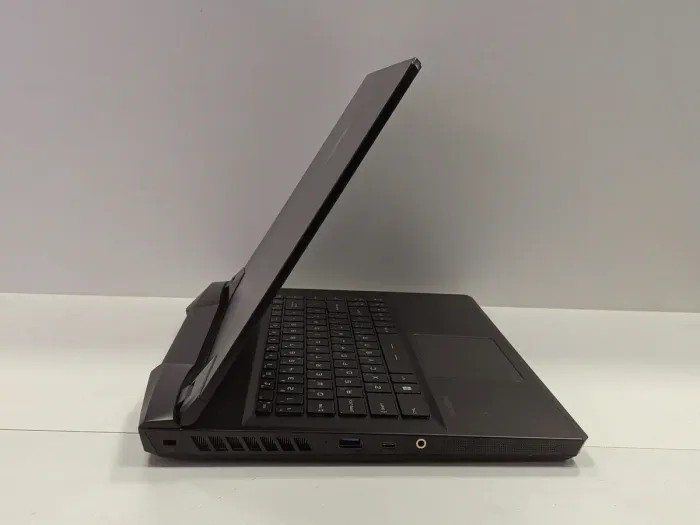 Ігровий ноутбук Б-класу MSI Vector GP66 12UHSO / 15,6" (2560x1440) IPS / Intel Core i9-12900H (14 (20) ядер по 3,8 - 5,0 ГГц) / 64 ГБ DDR5 / 1000 ГБ SSD M.2 / nVidia GeForce RTX 3080 Ti, 16 ГБ GDDR6, 256-біт / Веб-камера б/в - зображення 6