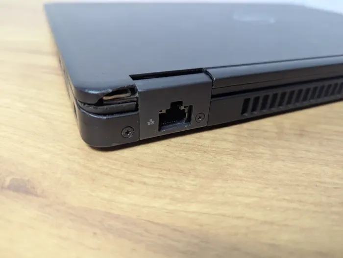 Ультрабук Б-клас Dell Latitude 5480 / 14" (1920x1080) TN / Intel Core i5-6300U (2 (4) ядра по 2.4 - 3.0 GHz) / 8 GB DDR4 / 128 GB SSD / Intel HD Graphic 520 / WebCam / HDMI б/в - зображення 3