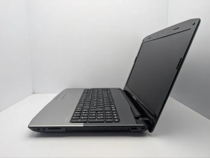 Ноутбук Medion Akoya E6234 / 15.6" (1366x768) TN / Intel Core i3-2310M (2 (4) ядра по 2.1 GHz) / 6 GB DDR3 / 250 GB HDD / Intel HD Graphics 3000 / WebCam / DVD-ROM / АКБ не тримає заряд б/в - зображення 5