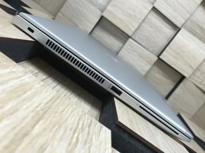 Ультрабук Б-клас HP Elitebook 745 G5 / 14" (1920x1080) IPS / AMD Ryzen 5 Pro 2500U (4 (8) ядра по 2.0 - 3.6 GHz) / 8 GB DDR4 / 256 GB SSD / AMD Radeon RX Vega 8 Graphics / WebCam б/в - зображення 5