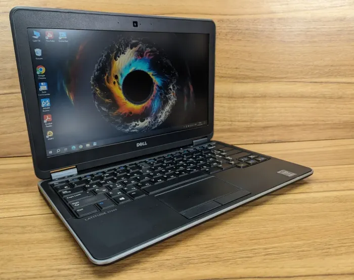 Ультрабук Б-клас Dell Latitude E7240 / 12.5" (1366x768) TN / Intel Core i5-4210U (2 (4) ядра по 1.7 - 2.7 GHz) / 6 GB DDR3 / 128 GB SSD / Intel HD Graphics 4400 / WebCam / Windows 10 б/в - зображення 5