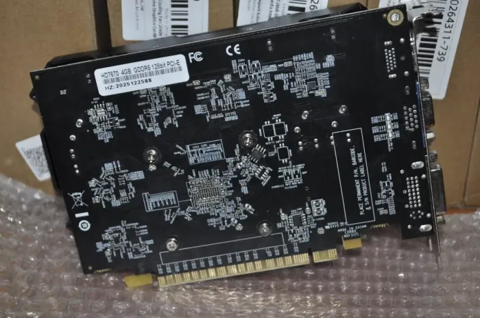 Дискретна відеокарта NoName Radeon HD 7670, 4 GB GDDR5, 128-bit / VGA, DVI, HDMI - зображення 11