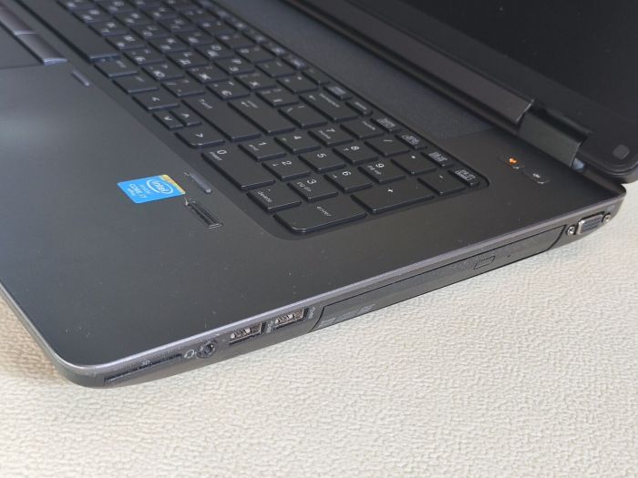 Мобільна робоча станція HP ZBook 17 G2 / 17,3" (1920x1080) TN / Intel Core i7-4810MQ (4 (8) ядра по 2,8 - 3,8 ГГц) / 32 ГБ DDR3 / 256 ГБ SSD / nVidia Quadro K3100M, 4 ГБ GDDR5, 256-біт / WebCam б/в - зображення 4