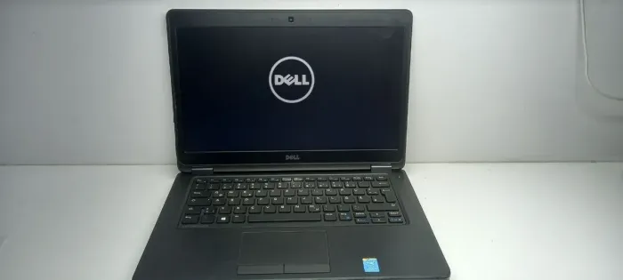 Ноутбук Б-клас Dell Latitude E5450 / 14" (1600x900) TN / Intel Core i5-5300U (2 (4) ядра по 2.3-2.9 GHz) / 8 GB DDR3 / 256 GB SSD /HD Graphics 5500 / WebCam / HDMI б/в - зображення 2