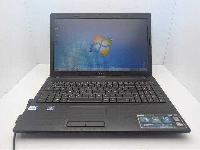 Ноутбук Asus X54H / 15.6" (1366x768) TN / Intel Pentium B950 (2 ядра по 2.1 GHz) / 8 GB DDR3 / 320 GB HDD / Intel HD Graphics / WebCam / DVD-ROM б/в - зображення 2