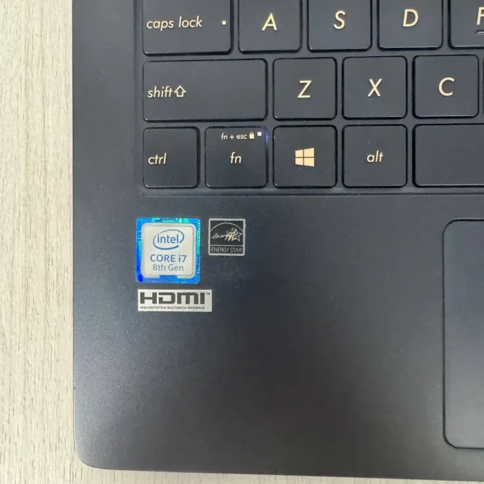 Ультрабук Б-клас Asus ZenBook UX391F / 13.3" (3840x2160) IPS Touch / Intel Core i7-8565U (4 (8) ядра по 1.8 - 4.6 GHz) / 16 GB DDR3 / 512 GB SSD / Intel UHD Graphics / WebCam б/в - зображення 4