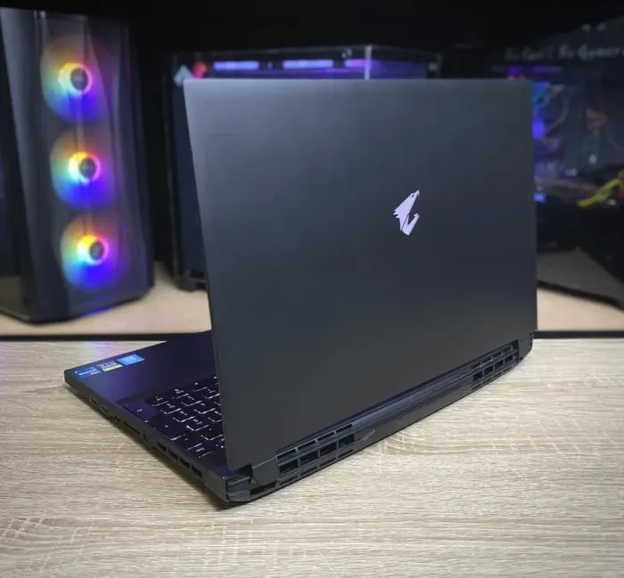 Ігровий ноутбук Gigabyte Aorus 5 / 15.6" (1920x1080) IPS / Intel Core i7-12800H (14 (20) ядер по 3.7 - 4.8 GHz) / 32 GB DDR4 / 1000 GB SSD / nVidia GeForce RTX 3070, 8 GB GDDR6, 256-bit / WebCam б/в - зображення 6