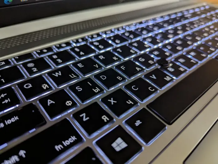 Ультрабук HP EliteBook 850 G6 / 15.6" (1920x1080) IPS / Intel Core i5-8365U (4 (8) ядра по 1.6 - 4.1 GHz) / 16 GB DDR4 / 480 GB SSD / Intel UHD Graphics / Fingerprint / WebCam / Windows 10 б/в - зображення 6